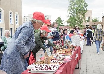 В честь 48-летия Тынды испекли 12-метровый пирог