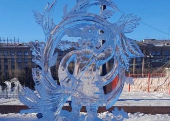 Ледовую композицию благовещенских скульпторов оценили в Хабаровске