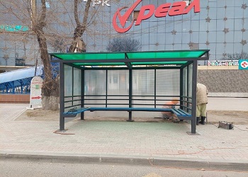 В Благовещенске в районе ВДНХ установили автобусную остановку