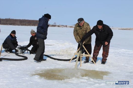 В Тамбовском районе несколько пенсионеров пытаются спасти озеро