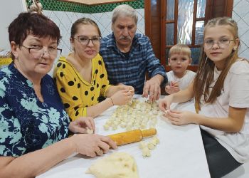 В Приамурье семьи слепили пельмени в рамках общероссийского проекта