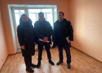В Приамурье, семье участника СВО, потерявшей жилье, дали квартиру