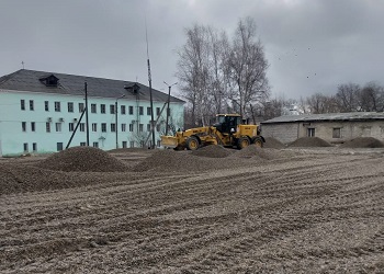 Новый пришкольный стадион гимназии Райчихинска готов наполовину