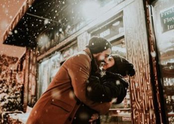 В Италии влюбленную пару оштрафовали за поцелуи без масок