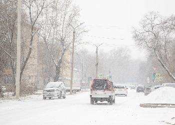 Снегопад осложнил обстановку на амурских дорогах
