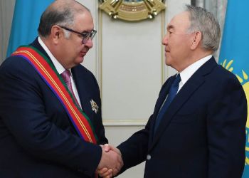 Алишер Усманов получил орден Дружбы из рук Нурсултана Назарбаева