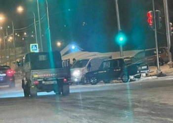 Четыре девушки-подростка и мужчина пострадали в аварии в Тынде