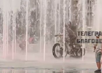 Благовещенцев возмутили подростки, катающиеся по аллее фонтанов на велосипедах