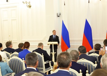 Председатель ЕР Медведев поставил депутатам Госдумы задачи по проработке бюджета