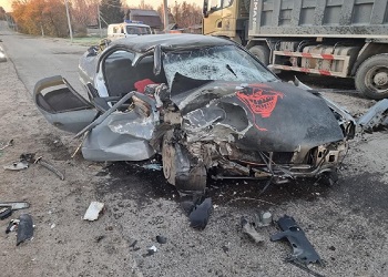 В Приамурье в результате столкновения легковушки с грузовиком погиб человек