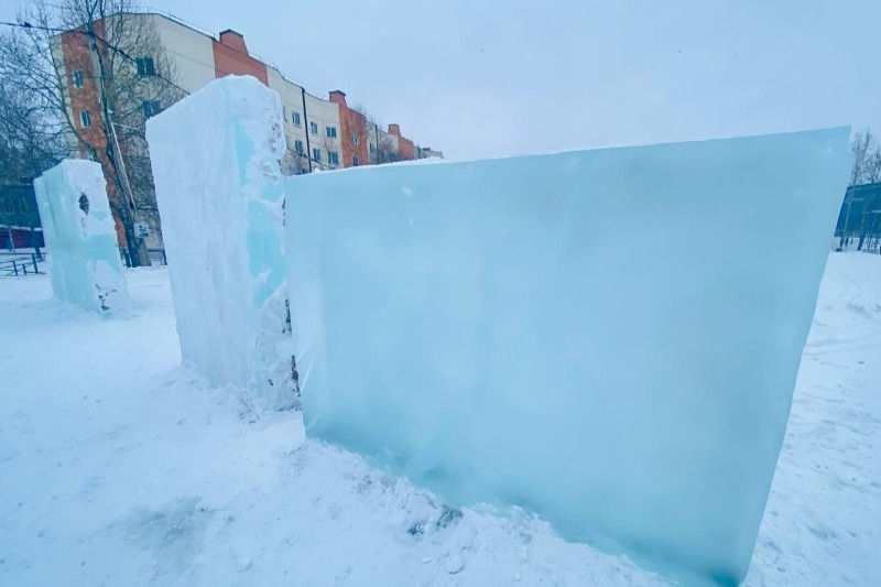 На главной площади Тынды появился ледяной «Стоунхендж»