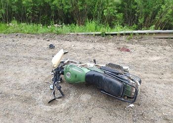 Мотоциклист без прав и шлема разбился в Приамурье