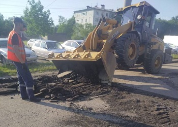 В Благовещенске сотрудники ГСТК отремонтировали дорогу в районе АОКБ