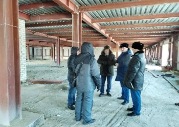 Прокуратура проверила строительство поликлиники в Пояркове