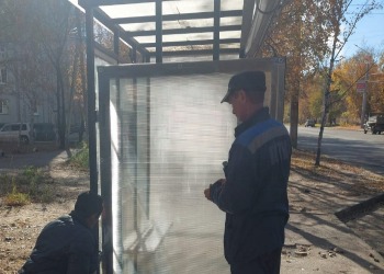 В Благовещенске отремонтировали разбитую автобусную остановку