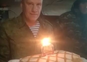 Мобилизованного в Амурской области старшину поздравили с юбилеем именинным тортом