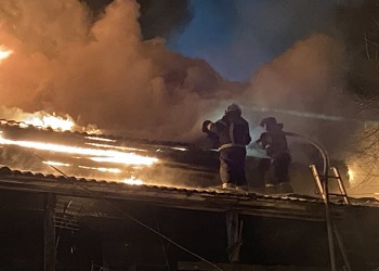 В Благовещенске ночью в районе аэропорта возник пожар