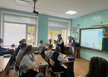 Основы защиты Родины, серебряные медали и привлечение к труду: в российских школах введут изменения
