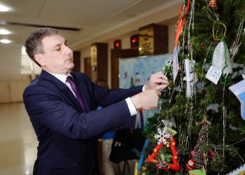 Василий Орлов станет Дедом Морозом для троих ребят из приютов