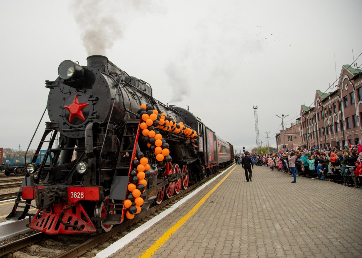 Сожгли 10 тонн угля: в Благовещенск прибыл ретро-паровоз Победы |  09.05.2021 | Благовещенск - БезФормата