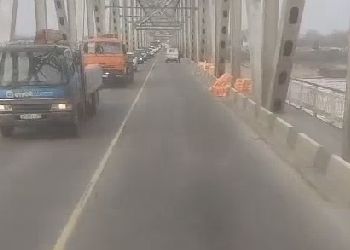 На зейском мосту автомобиль «растерял» груз