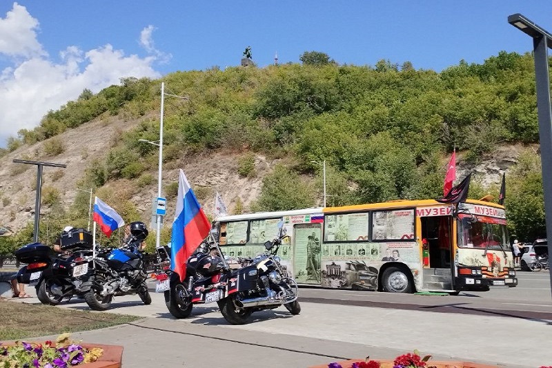 Рейсовый автобус столкнулся с КАМАЗом под Самарой, два человека погибли