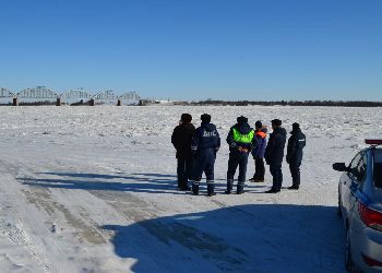Двух нарушителей остановили на нелегальной ледовой переправе в Белогорье