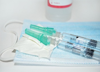 Минздрав России разрешил вакцинироваться от ковида и гриппа одновременно