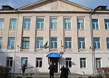 В Белогорске начали ремонт в аварийной школе