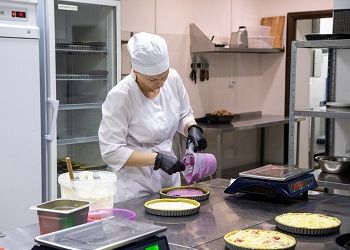 «Без вредных привычек»: амурская компания получила штраф за вакансию повара