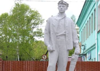 В Райчихинске восстановили памятник главному «стахановцу»