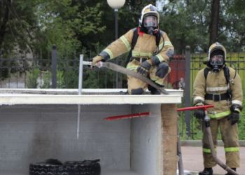 Амурский пожарный изобрел ствол для тушения зданий из сэндвич-панелей
