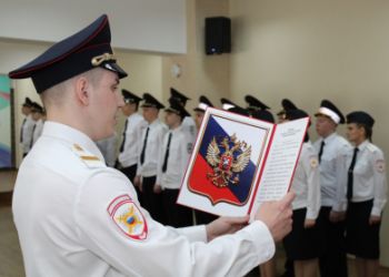 Молодые полицейские в Приамурье приняли присягу