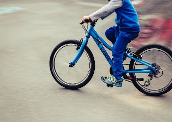 Подросток на велосипеде попал в ДТП на трассе в Приамурье
