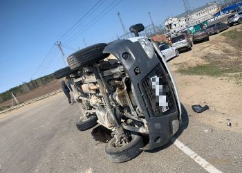 Соцсети: на дороге в Приамурье перевернулся автомобиль