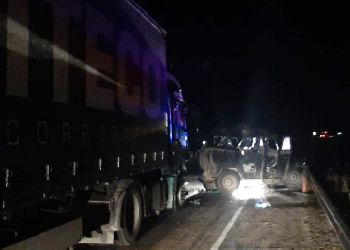 В ночном ДТП на федеральной трассе в Приамурье столкнулись УАЗ и КамАЗ