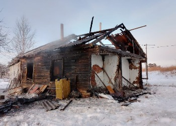 В амурском поселке горел дом