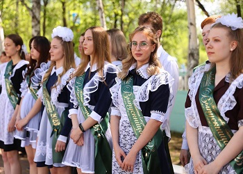 Стобалльниками по русскому языку стали восемь амурских школьников