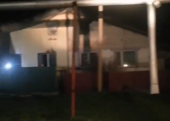 Двухквартирный дом загорелся ночью в Гродеково