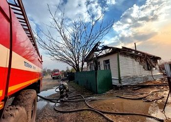 Пенсионера спасли из горящего дома в Приамурье