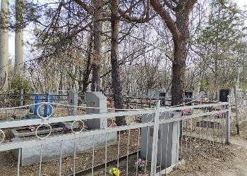 В Завитинске на кладбище сломали 22 креста и разбили фотографии умерших
