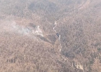 Десантники Амурской авиабазы высадились на лесной пожар с вертолета
