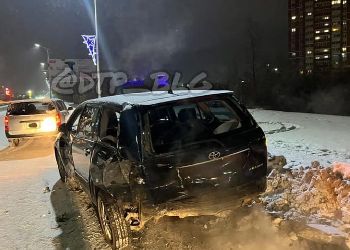 Автоледи протаранила припаркованную машину в микрорайоне Благовещенска