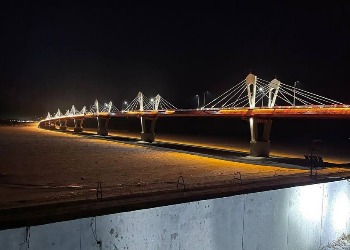 Инопланетное фото моста через Амур появилось в соцсетях