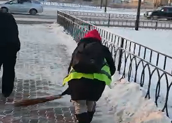 Микрорайон Благовещенска очищают от снега