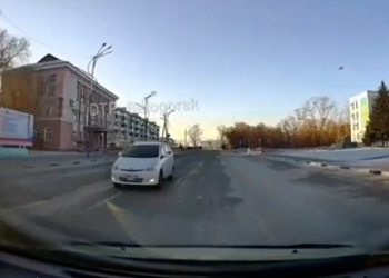 «Японец в России»: в Белогорске сняли на видео «заблудившуюся» машину