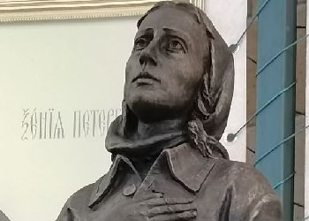 Председатель Благовещенской гордумы подарил храму скульптуру Ксении Петербургской