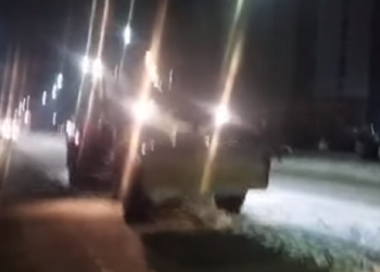 В Благовещенске ночью от снега и наледи чистили Мухина и Игнатьевское шоссе