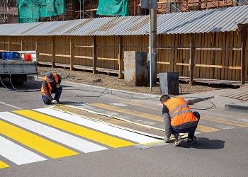 Более 60 тысяч «квадратов» разметки нанесли на дороги Благовещенска с начала года