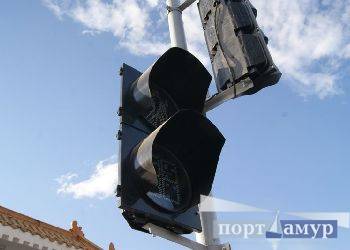 В Благовещенске отключили светофор на Мухина — Горького